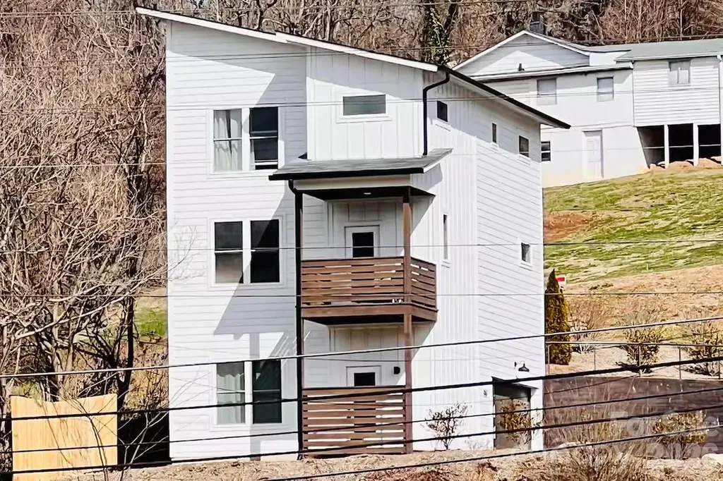 1063 Riverside Drive Asheville NC 28804