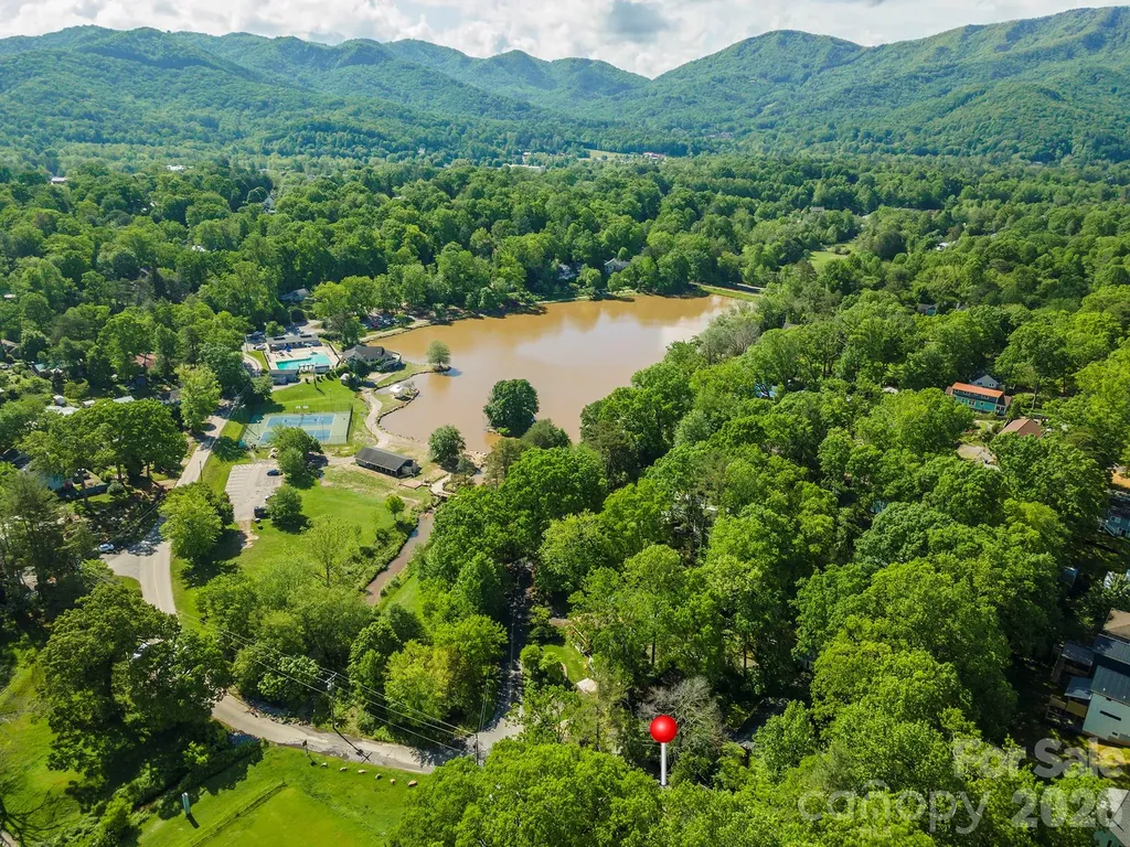 416 S Cherokee Avenue Black Mountain NC 28711