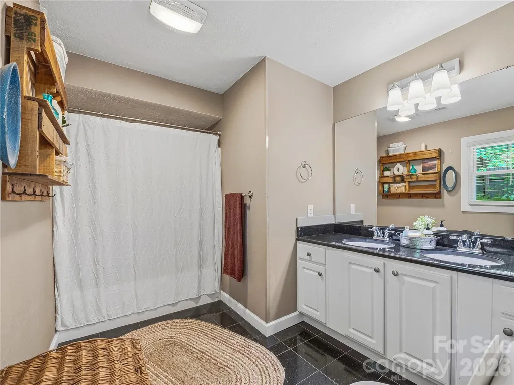 416 S Cherokee Avenue Black Mountain NC 28711