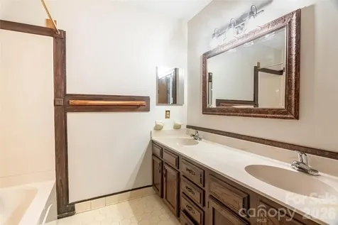 120 Breckenridge Court Hendersonville NC 28739