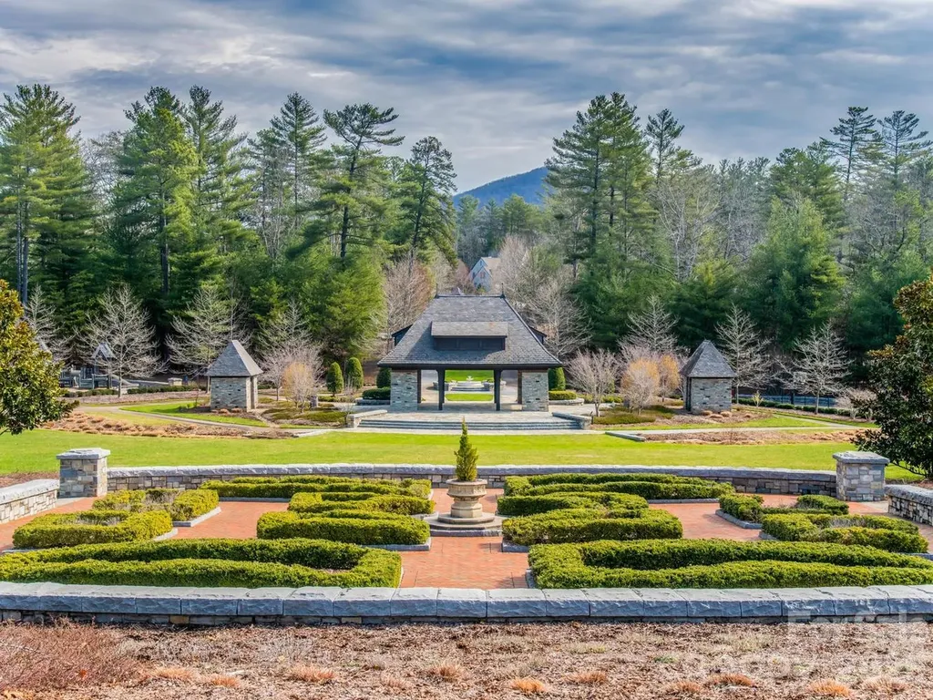 221 Fern Grove Court Asheville NC 28803