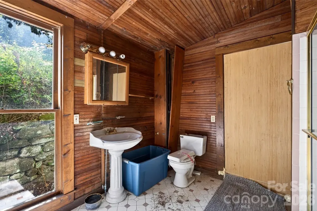 105 Poplar Street Saluda NC 28773