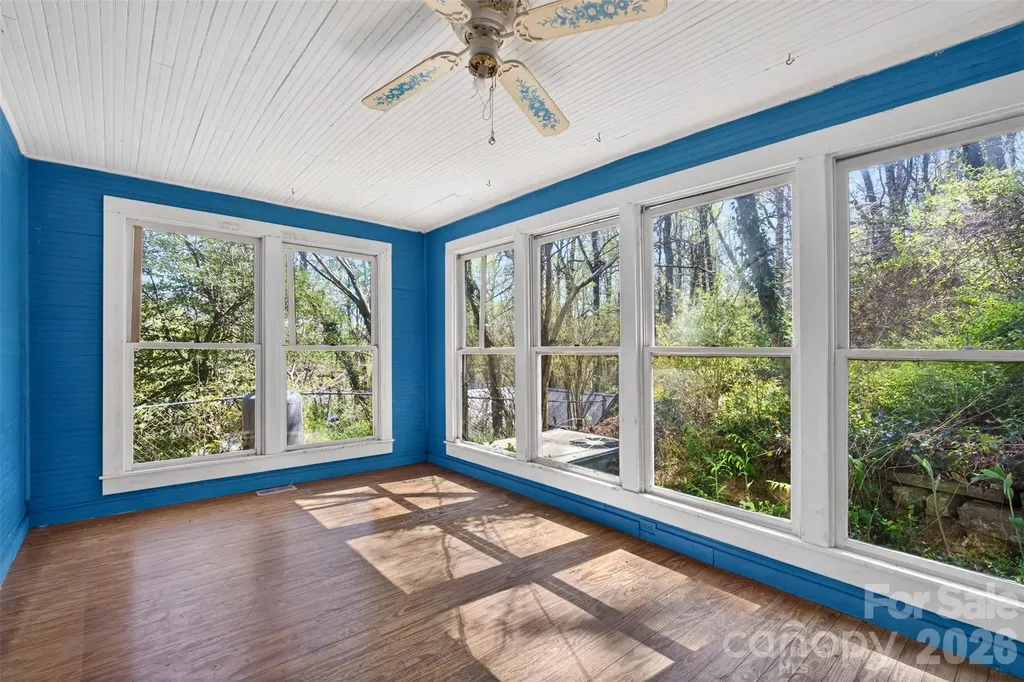 105 Poplar Street Saluda NC 28773