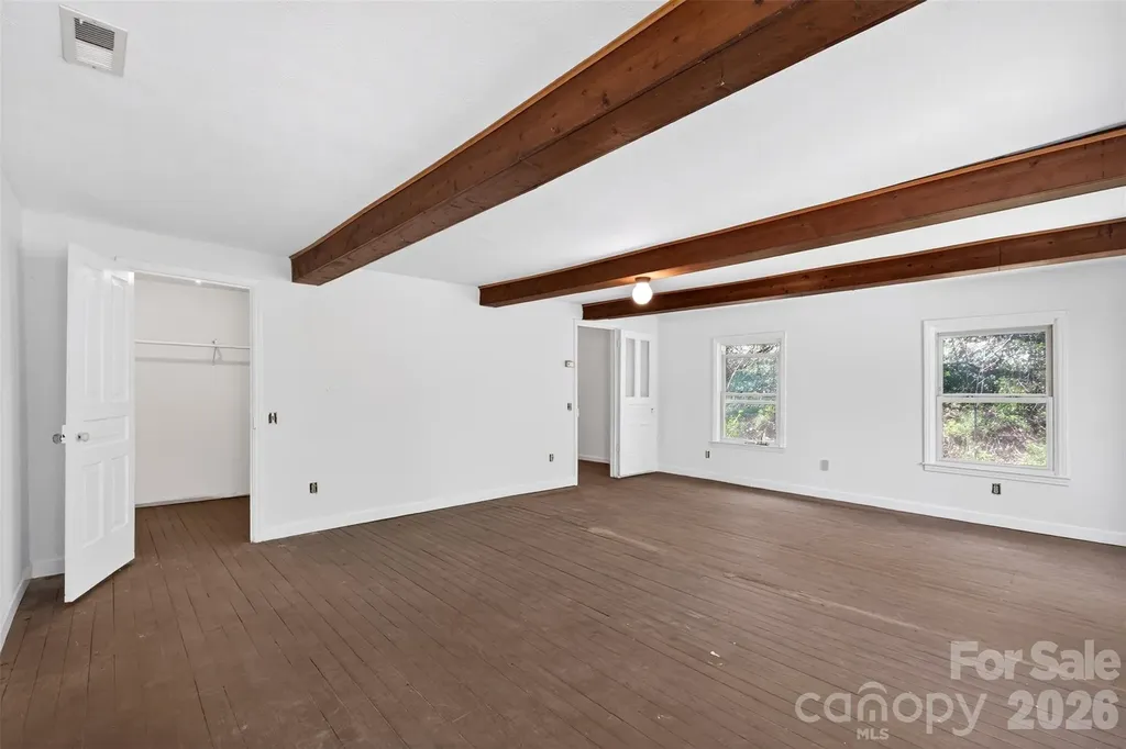 105 Poplar Street Saluda NC 28773