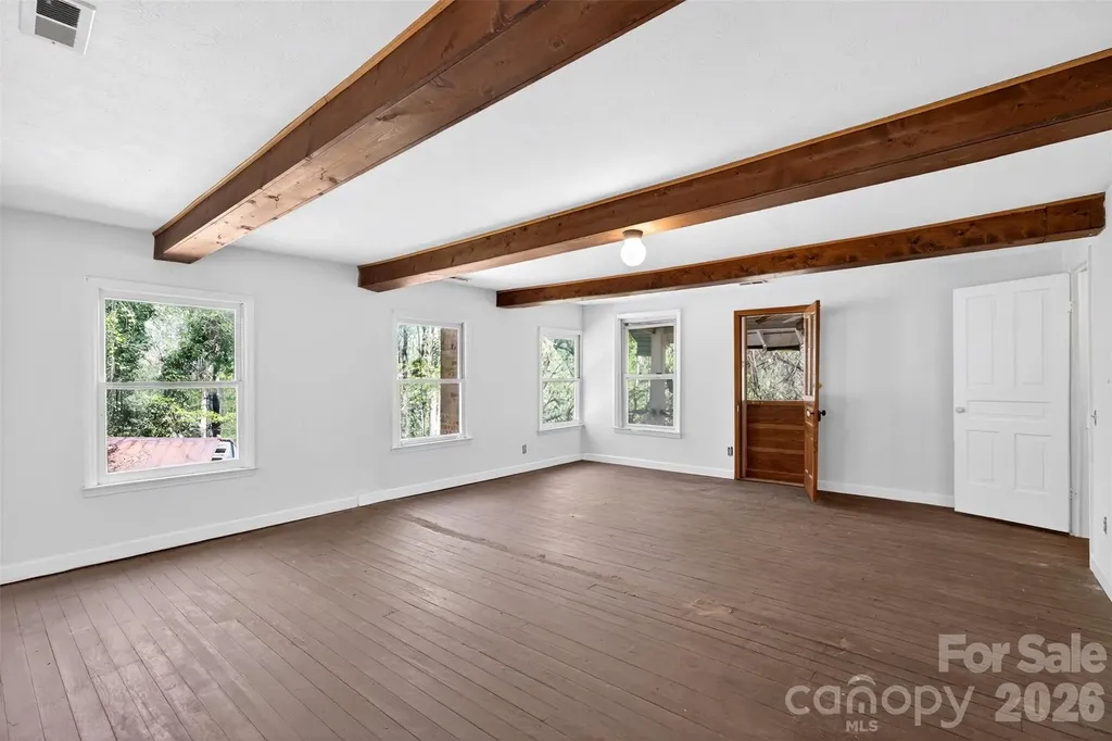 105 Poplar Street Saluda NC 28773