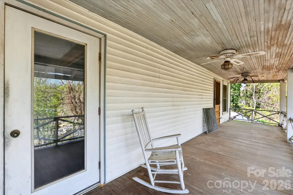 105 Poplar Street Saluda NC 28773