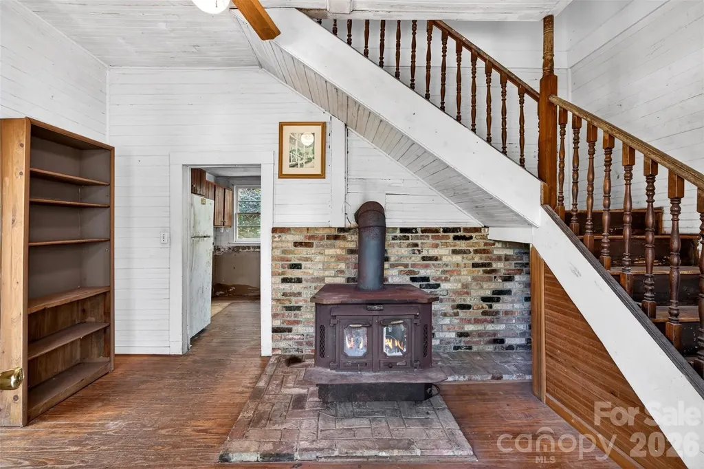 105 Poplar Street Saluda NC 28773