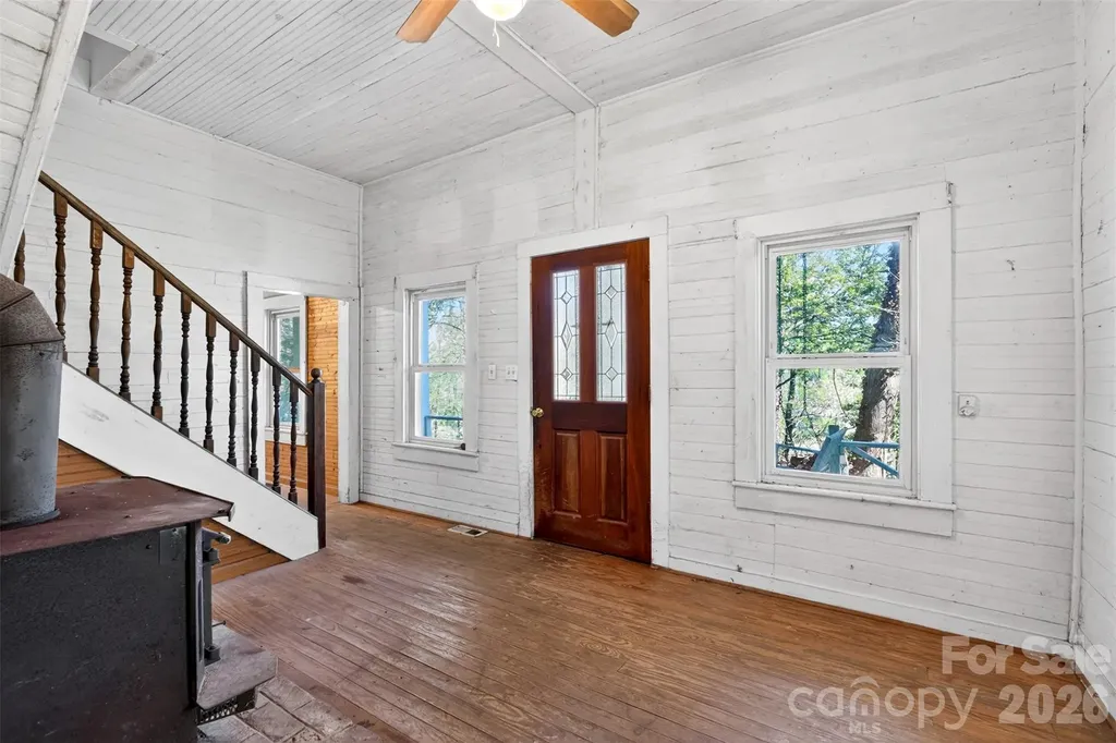 105 Poplar Street Saluda NC 28773