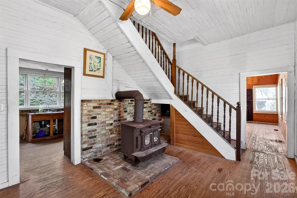 105 Poplar Street Saluda NC 28773