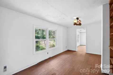 105 Poplar Street Saluda NC 28773