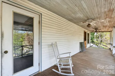 105 Poplar Street Saluda NC 28773
