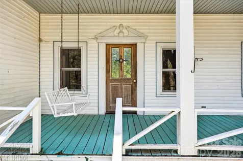 105 Poplar Street Saluda NC 28773