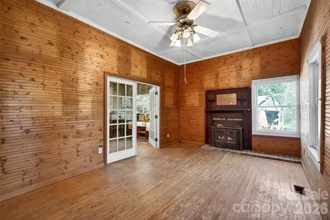 105 Poplar Street Saluda NC 28773