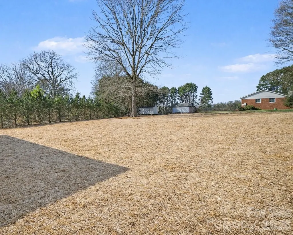2025 Picnic Drive Newton NC 28658