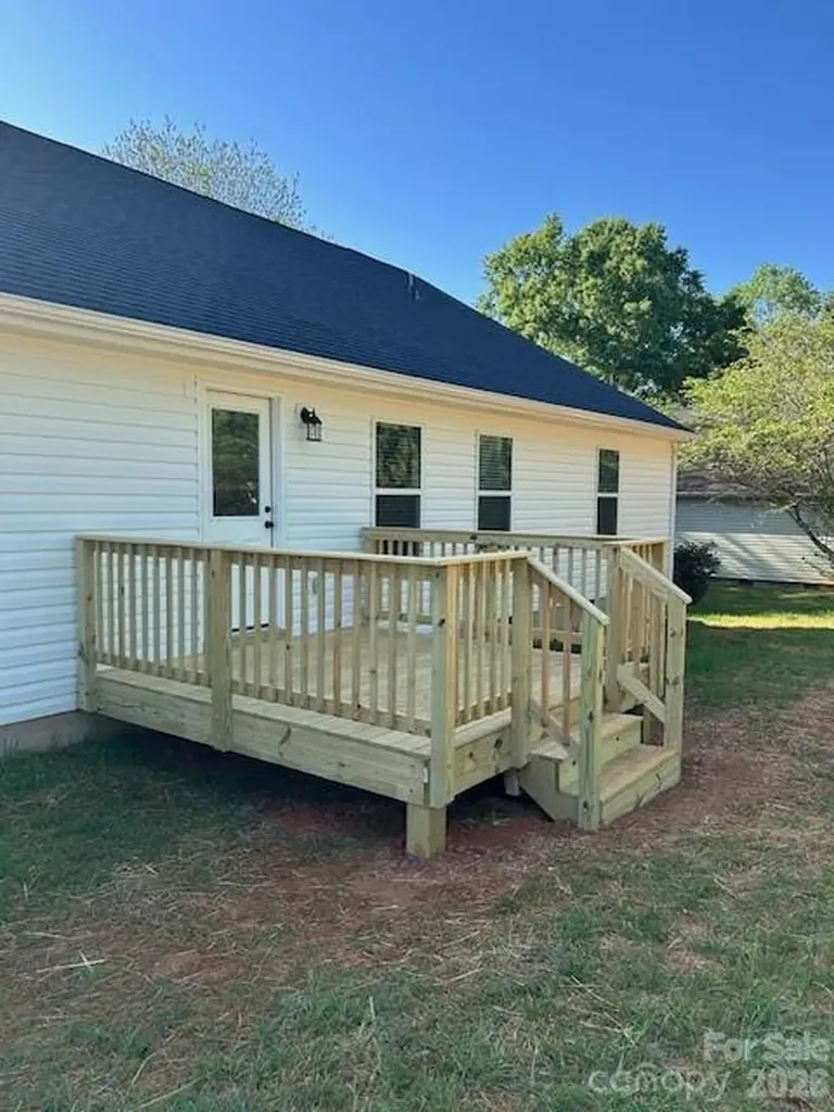 2025 Picnic Drive Newton NC 28658