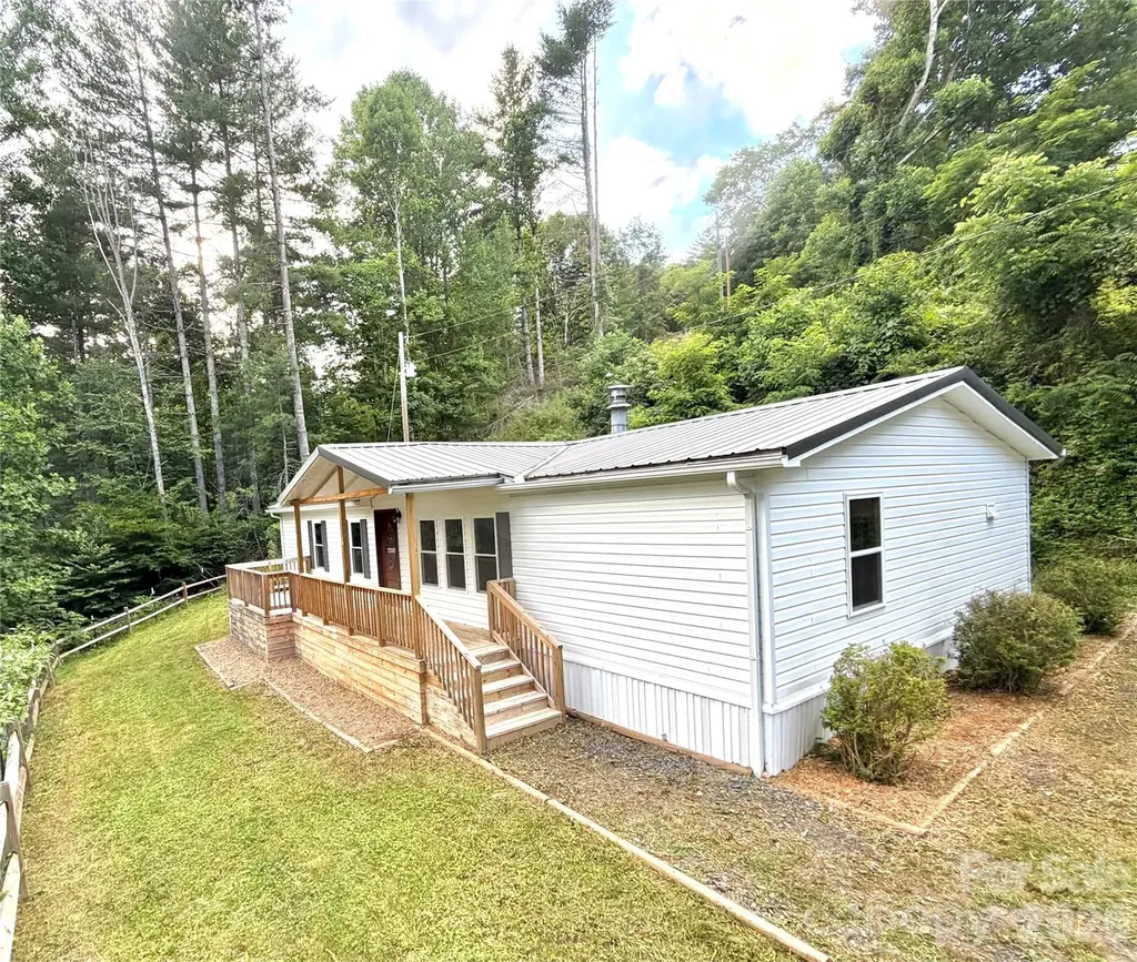 1050 Wyatt Town Road Burnsville NC 28714