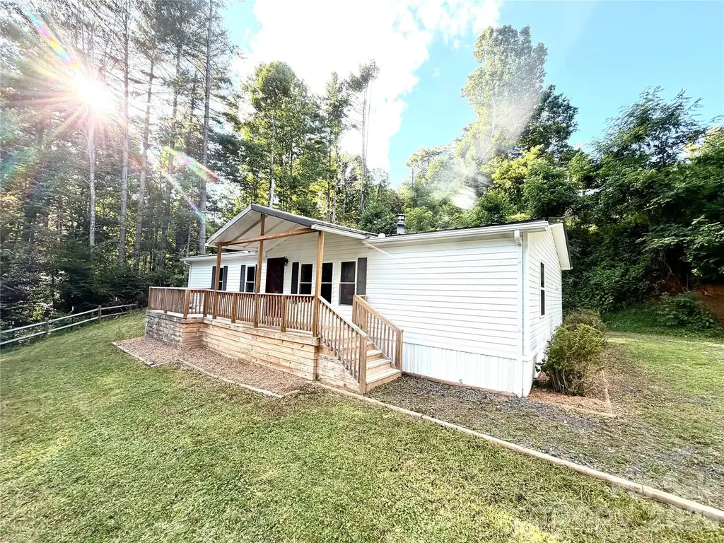 1050 Wyatt Town Road Burnsville NC 28714