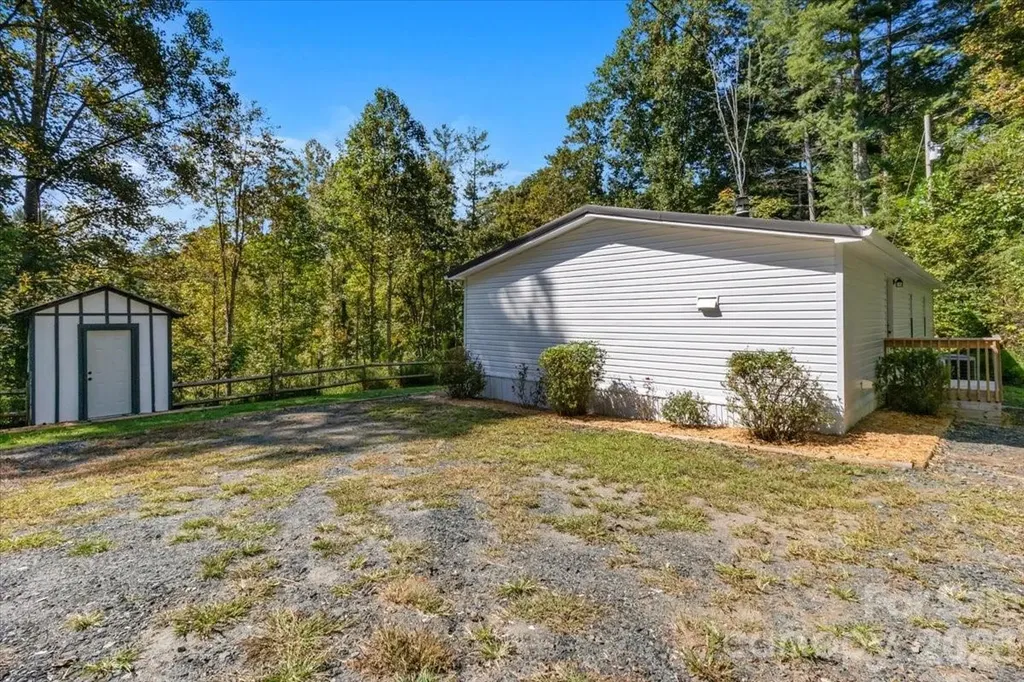 1050 Wyatt Town Road Burnsville NC 28714