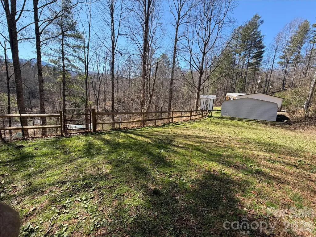 1050 Wyatt Town Road Burnsville NC 28714