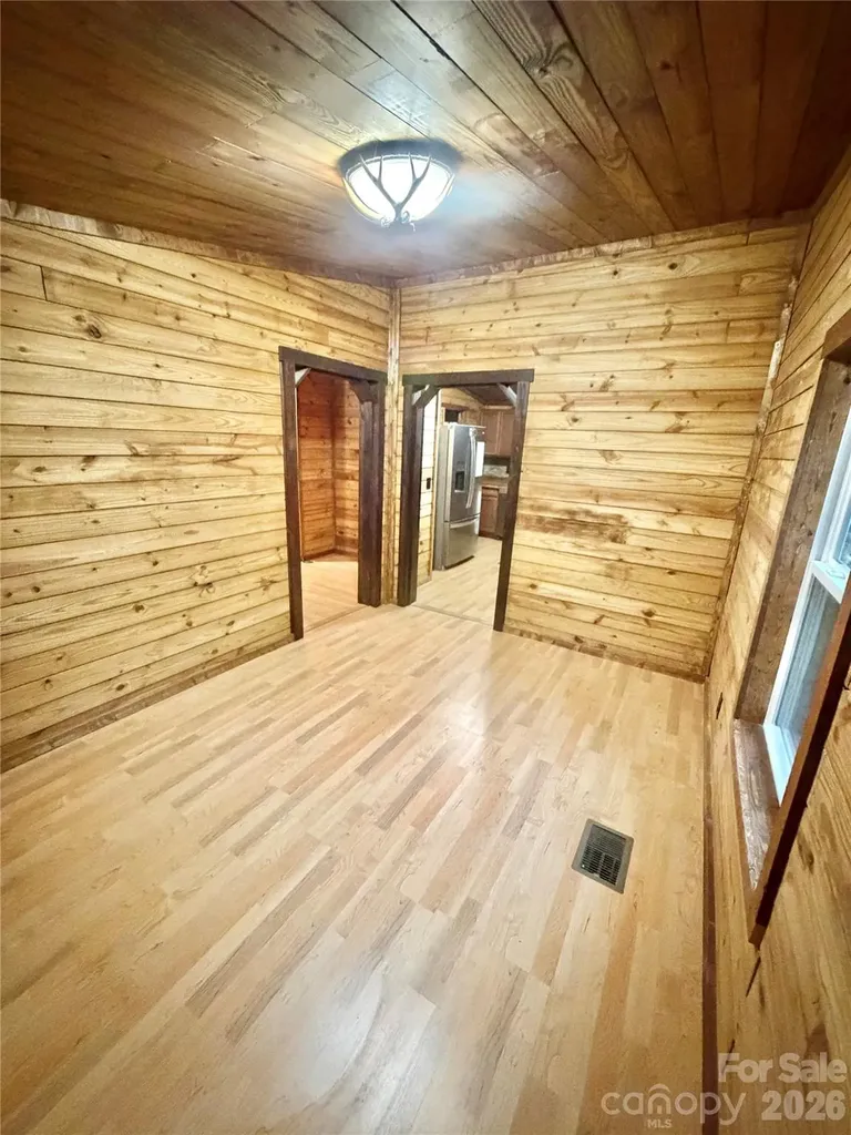 1050 Wyatt Town Road Burnsville NC 28714