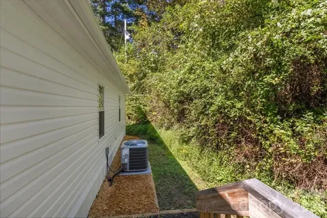 1050 Wyatt Town Road Burnsville NC 28714