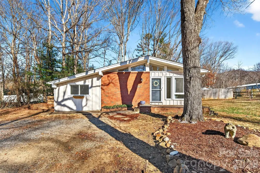 107 High Street Black Mountain NC 28711