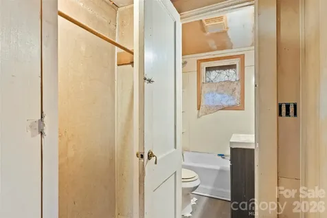 75 Travis Street Clyde NC 28721