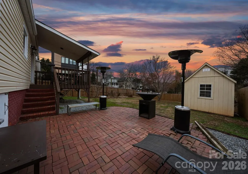 1424 Nandina Street Charlotte NC 28205