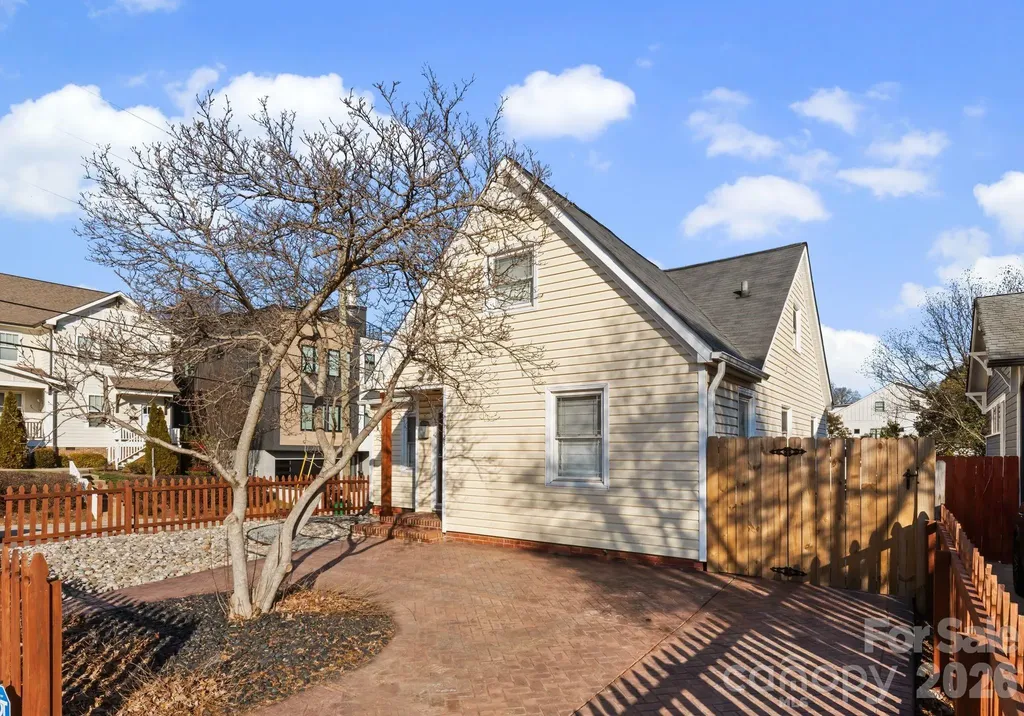 1424 Nandina Street Charlotte NC 28205