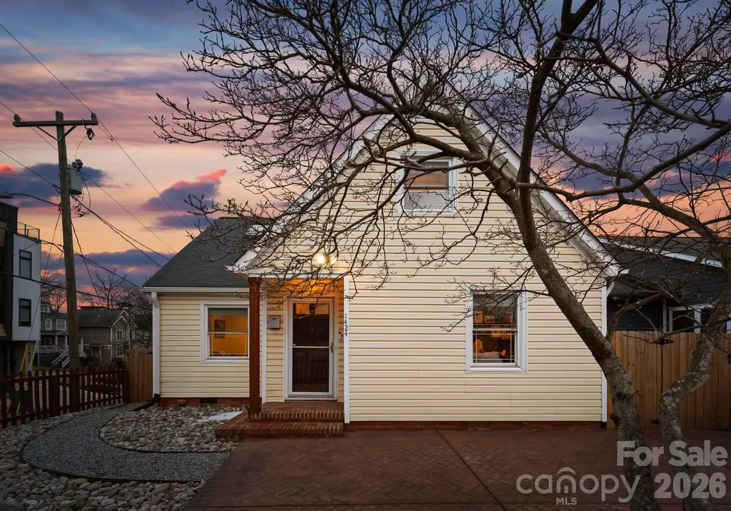 1424 Nandina Street Charlotte NC 28205