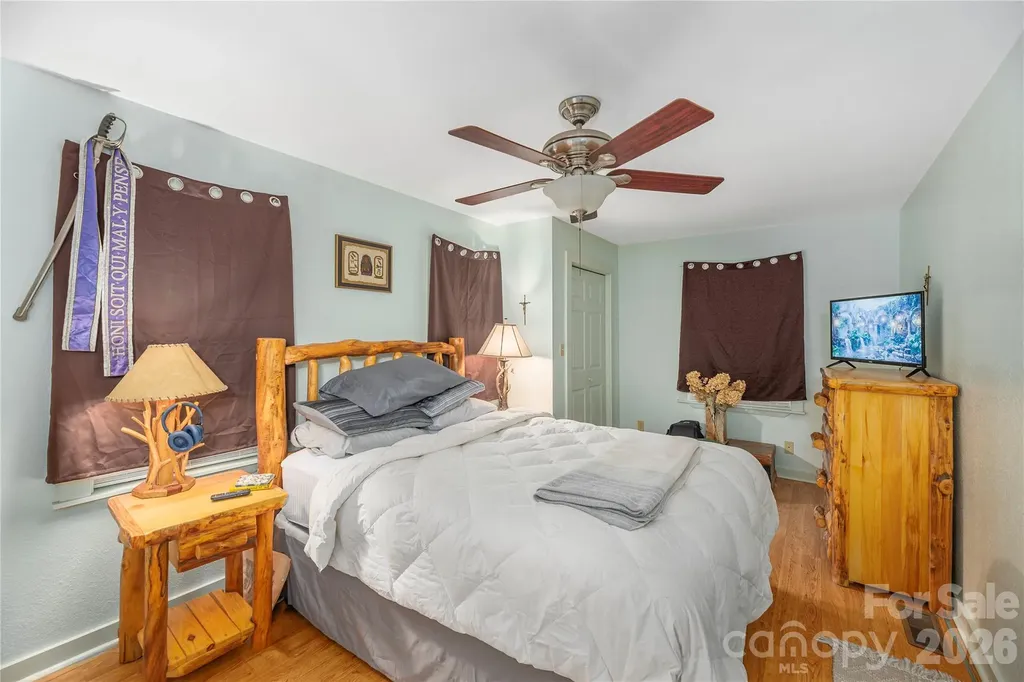 12 Bear Cove Lane Bryson City NC 28713