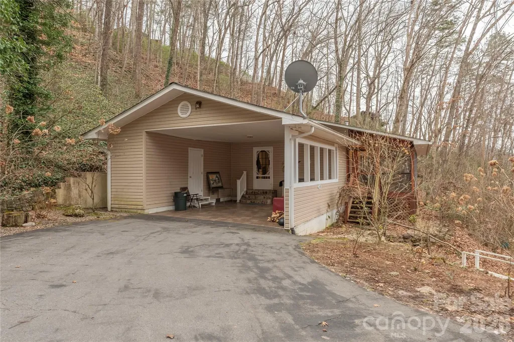 12 Bear Cove Lane Bryson City NC 28713