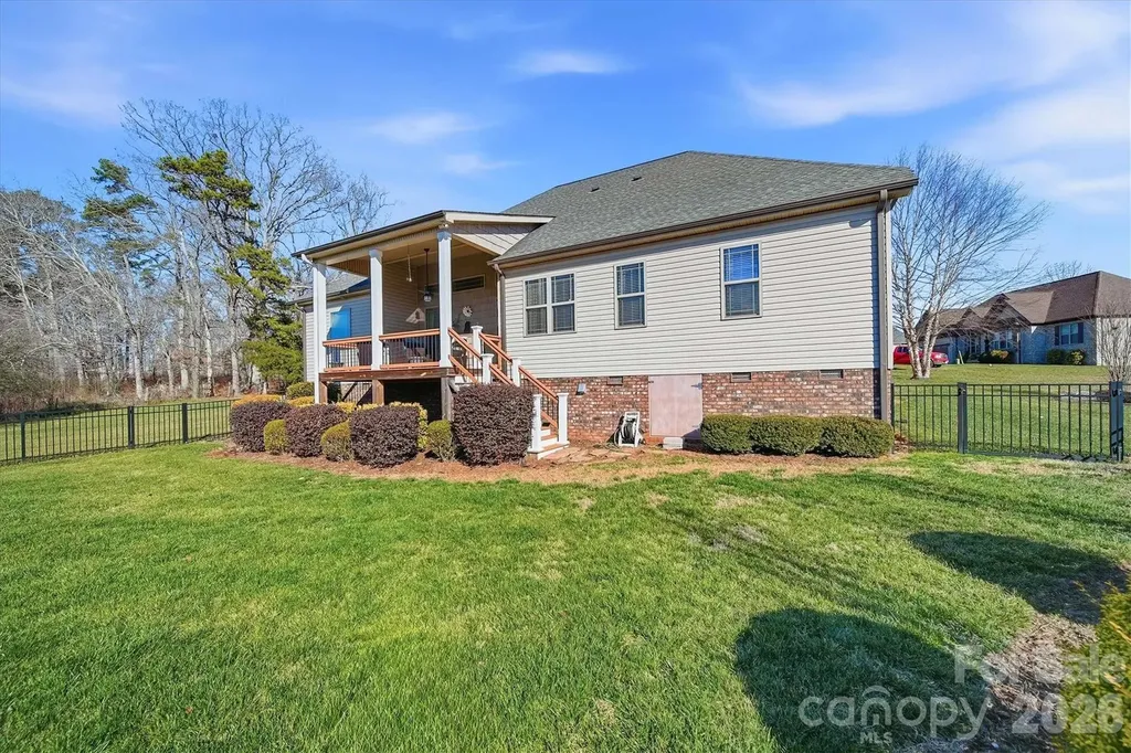 1743 Whitewater Court Hickory NC 28602