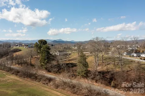 479 Nesbitt Drive Mills River NC 28759