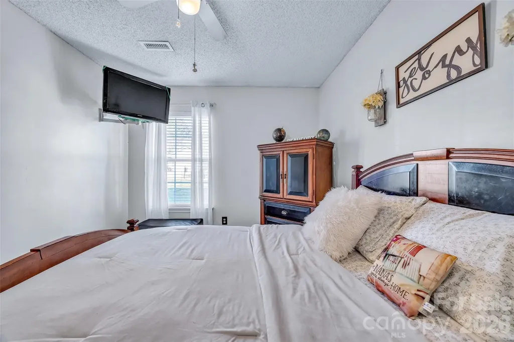 1959 8th Street SE Hickory NC 28602