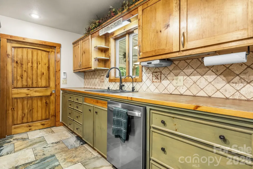 4586 Charlotte Street Conover NC 28613