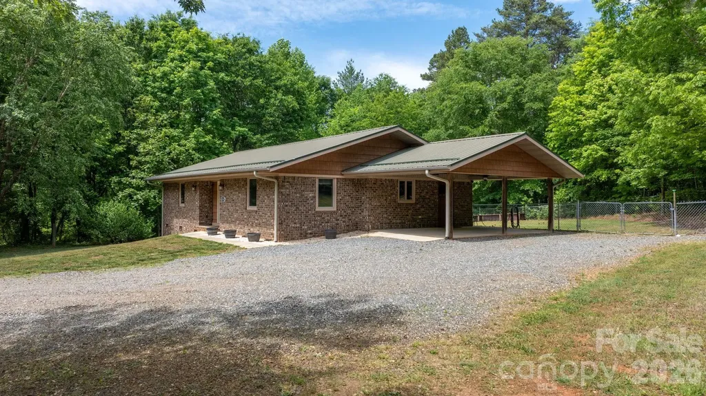 4586 Charlotte Street Conover NC 28613