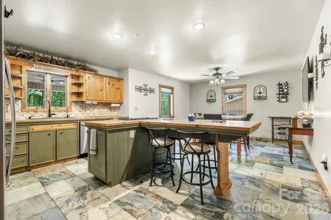 4586 Charlotte Street Conover NC 28613