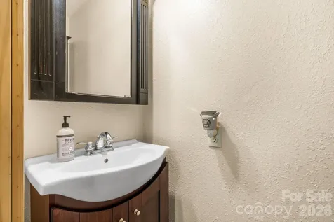 4586 Charlotte Street Conover NC 28613