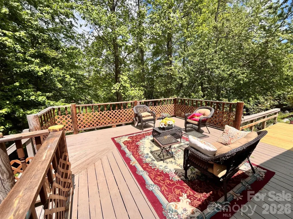 18 Henry White Lane Leicester NC 28748
