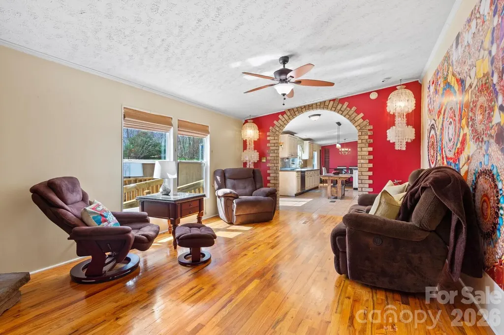 18 Henry White Lane Leicester NC 28748