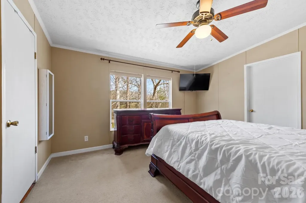18 Henry White Lane Leicester NC 28748