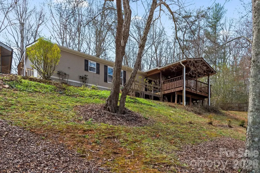 18 Henry White Lane Leicester NC 28748