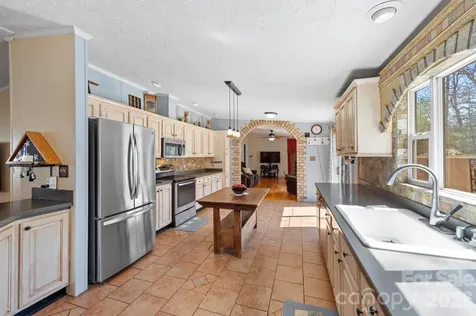 18 Henry White Lane Leicester NC 28748