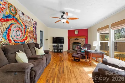 18 Henry White Lane Leicester NC 28748