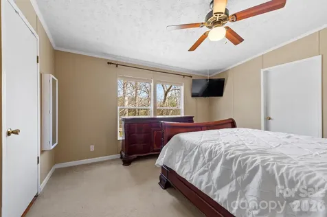 18 Henry White Lane Leicester NC 28748