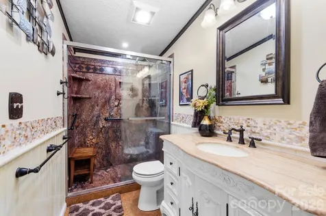 18 Henry White Lane Leicester NC 28748