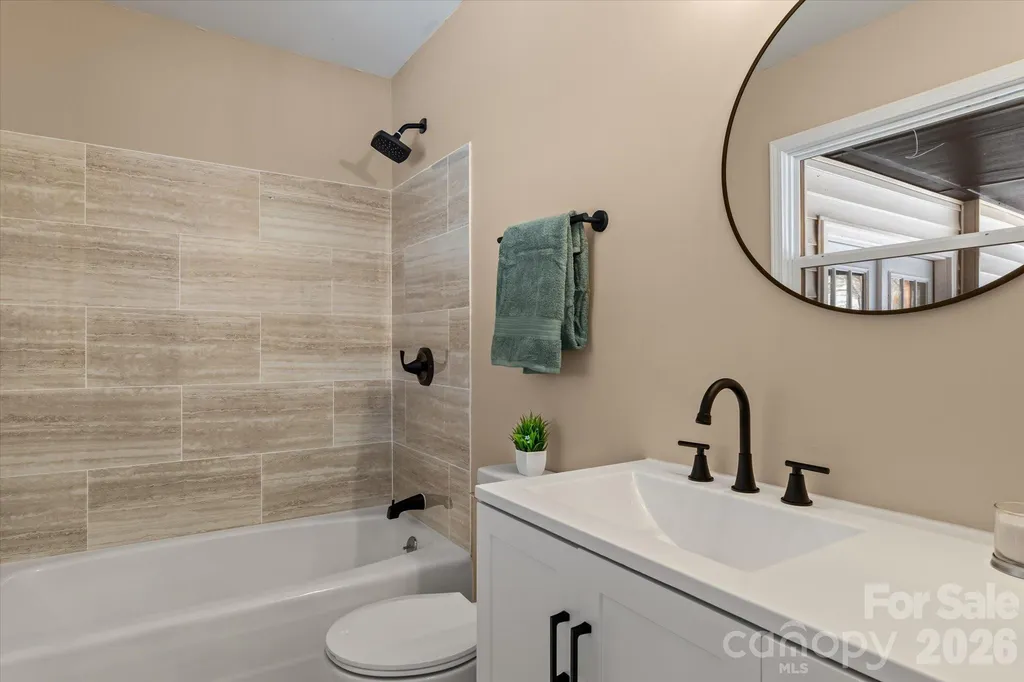 1090 Shalimar Drive Winston Salem NC 27107