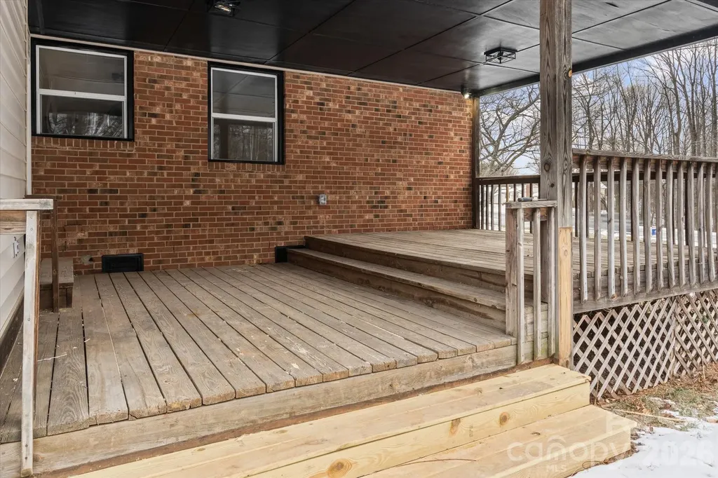 1090 Shalimar Drive Winston Salem NC 27107