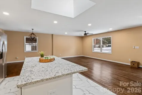1090 Shalimar Drive Winston Salem NC 27107